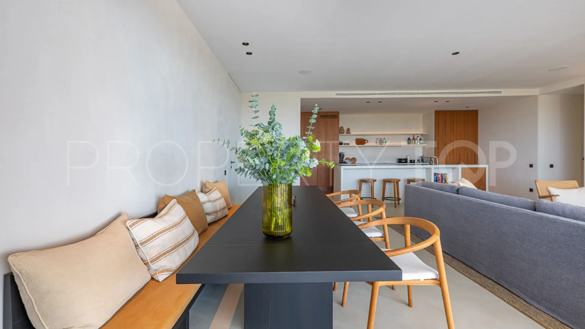 Byu Hills 3 bedrooms apartment for sale