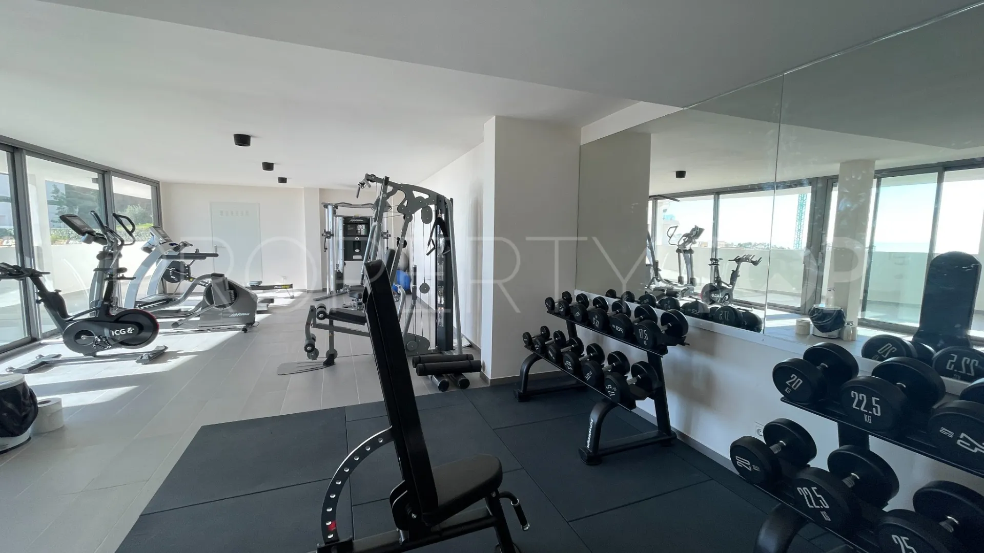 Byu Hills 3 bedrooms apartment for sale