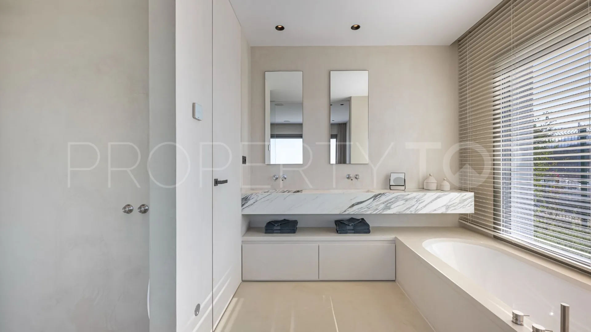 Byu Hills 3 bedrooms apartment for sale