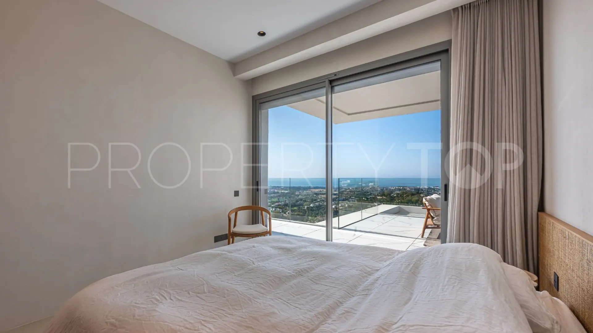 Byu Hills 3 bedrooms apartment for sale