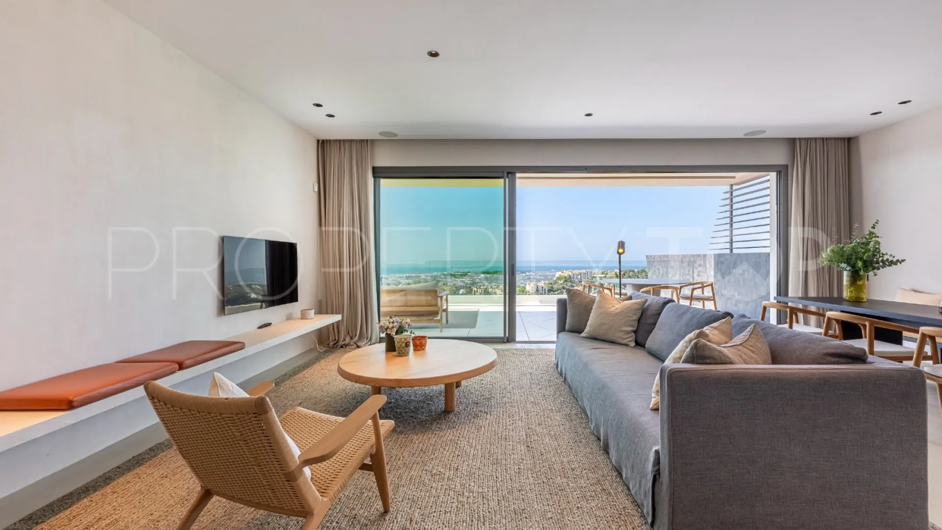 Byu Hills 3 bedrooms apartment for sale