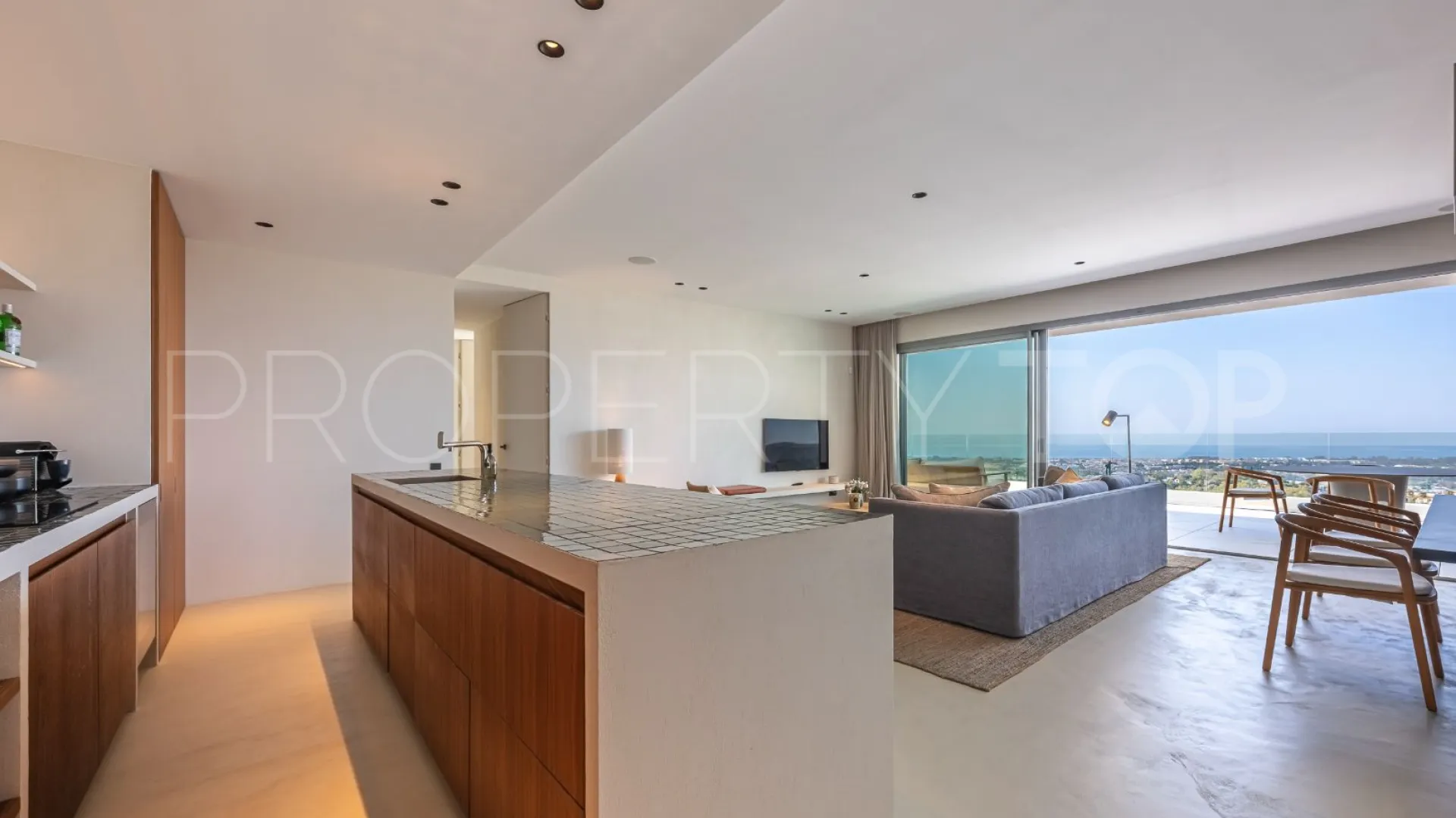 Byu Hills 3 bedrooms apartment for sale