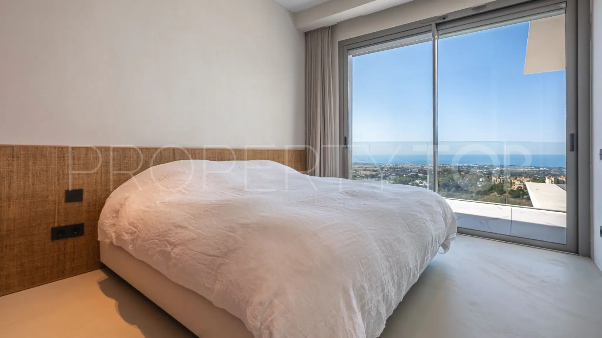 Byu Hills 3 bedrooms apartment for sale