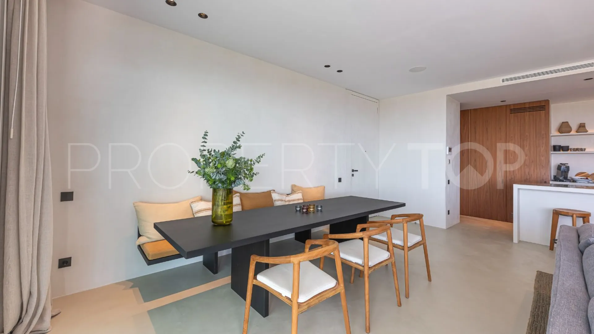 Byu Hills 3 bedrooms apartment for sale
