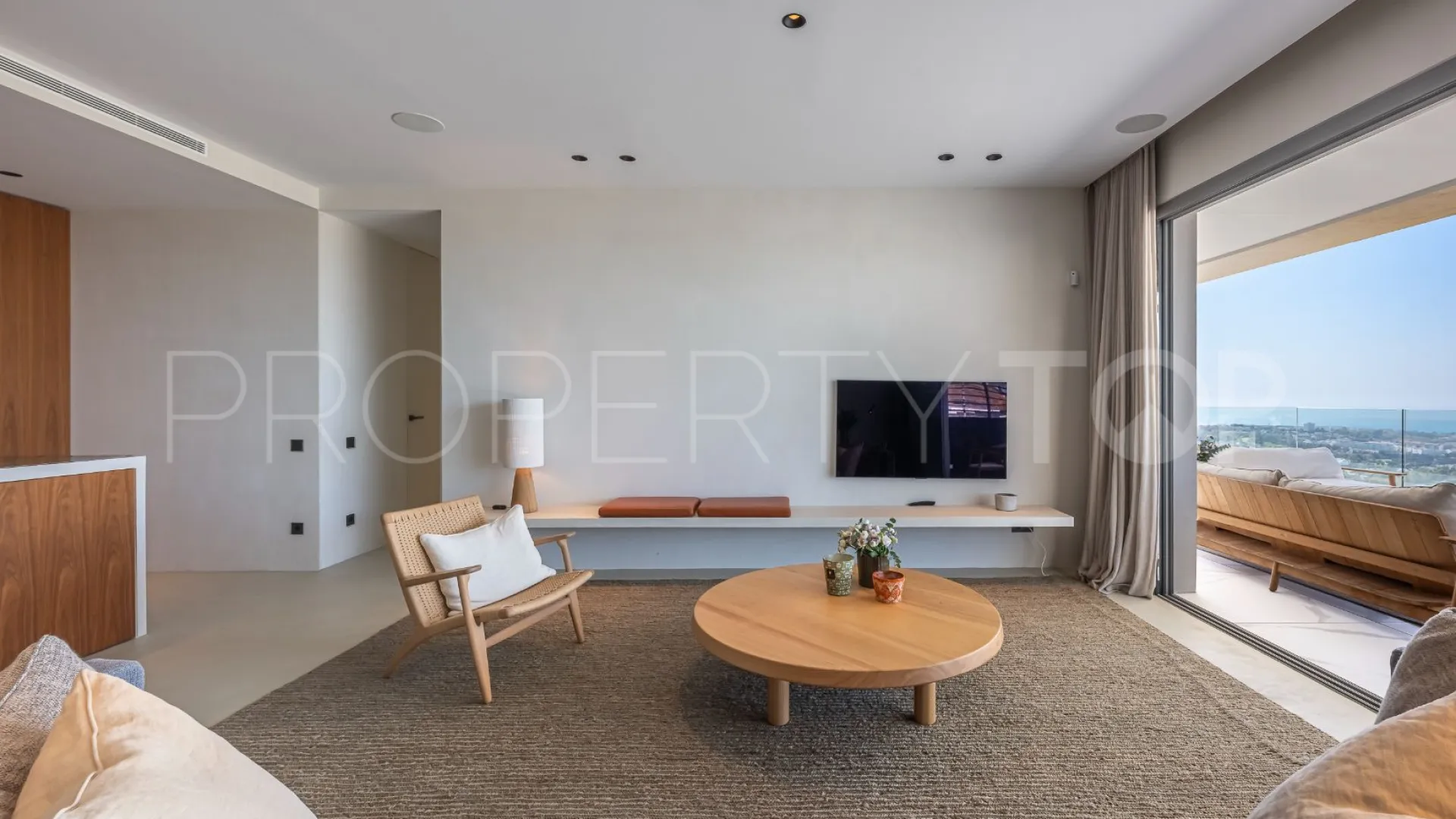 Byu Hills 3 bedrooms apartment for sale