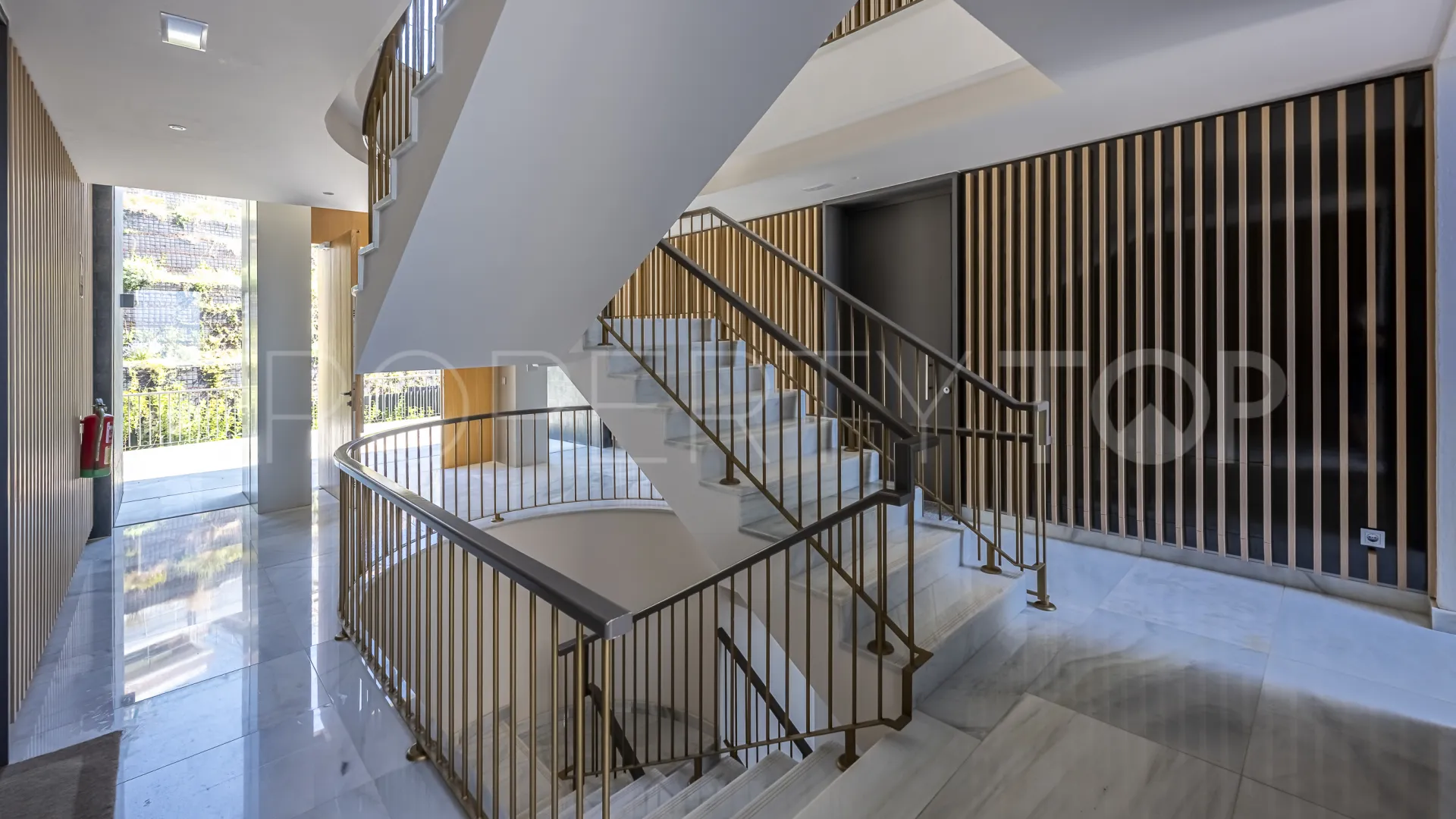 Byu Hills 3 bedrooms apartment for sale