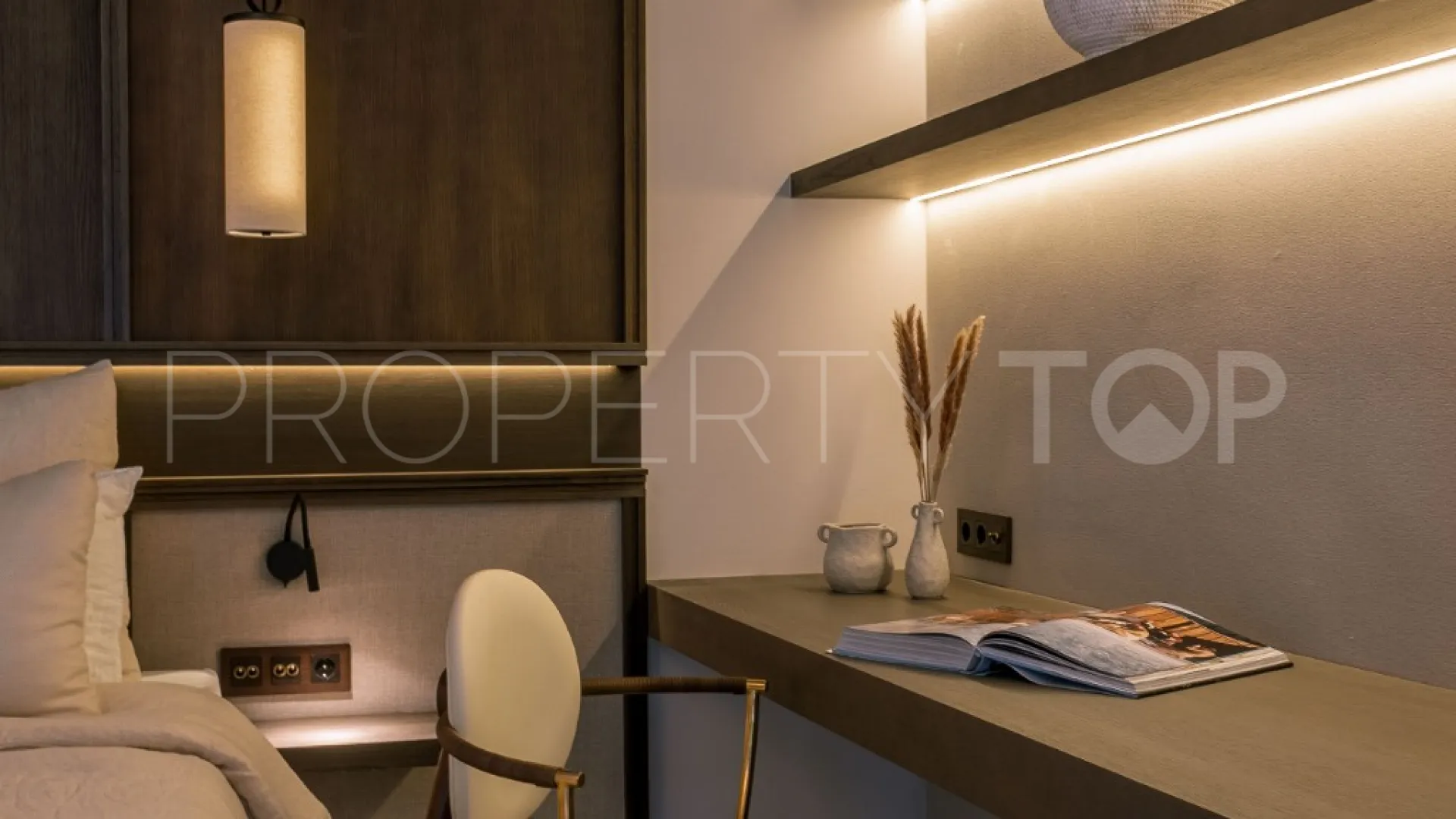 Villa for sale in Nueva Andalucia with 5 bedrooms
