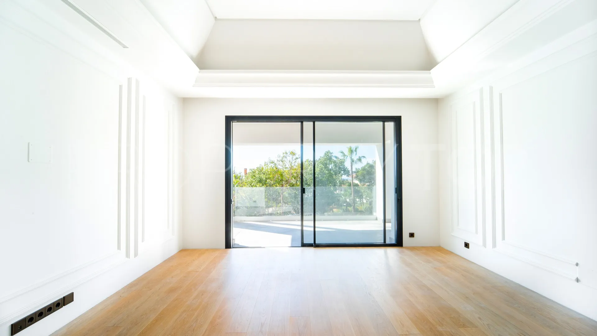 6 bedrooms villa in Sierra Blanca for sale
