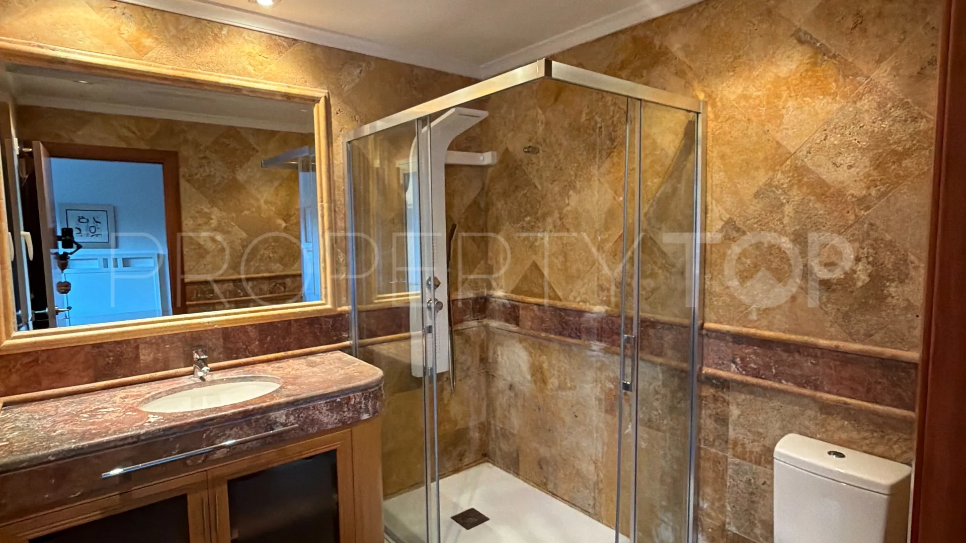 For sale ground floor apartment in El Embrujo Banús with 3 bedrooms