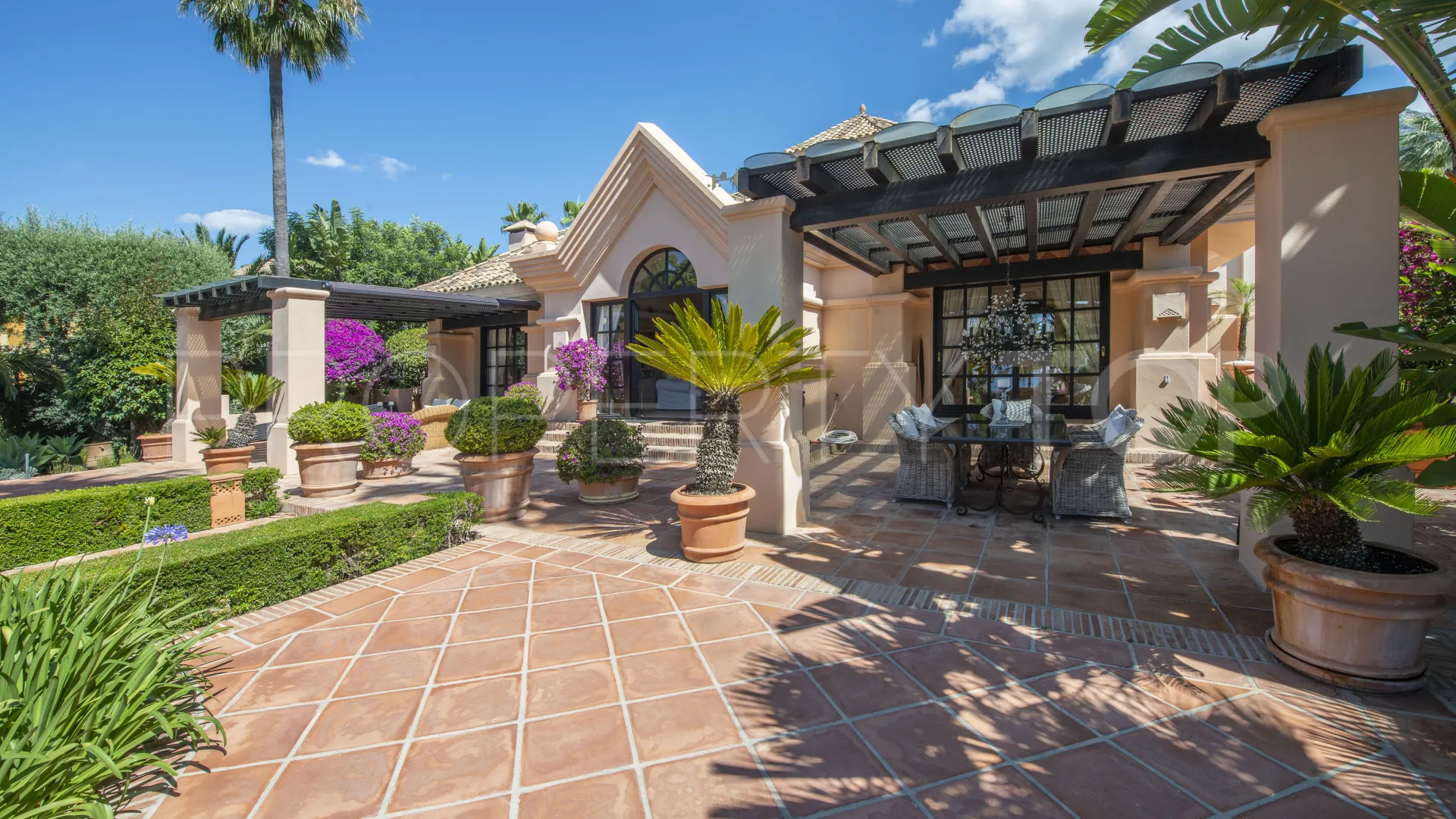 For sale 3 bedrooms villa in Sierra Blanca