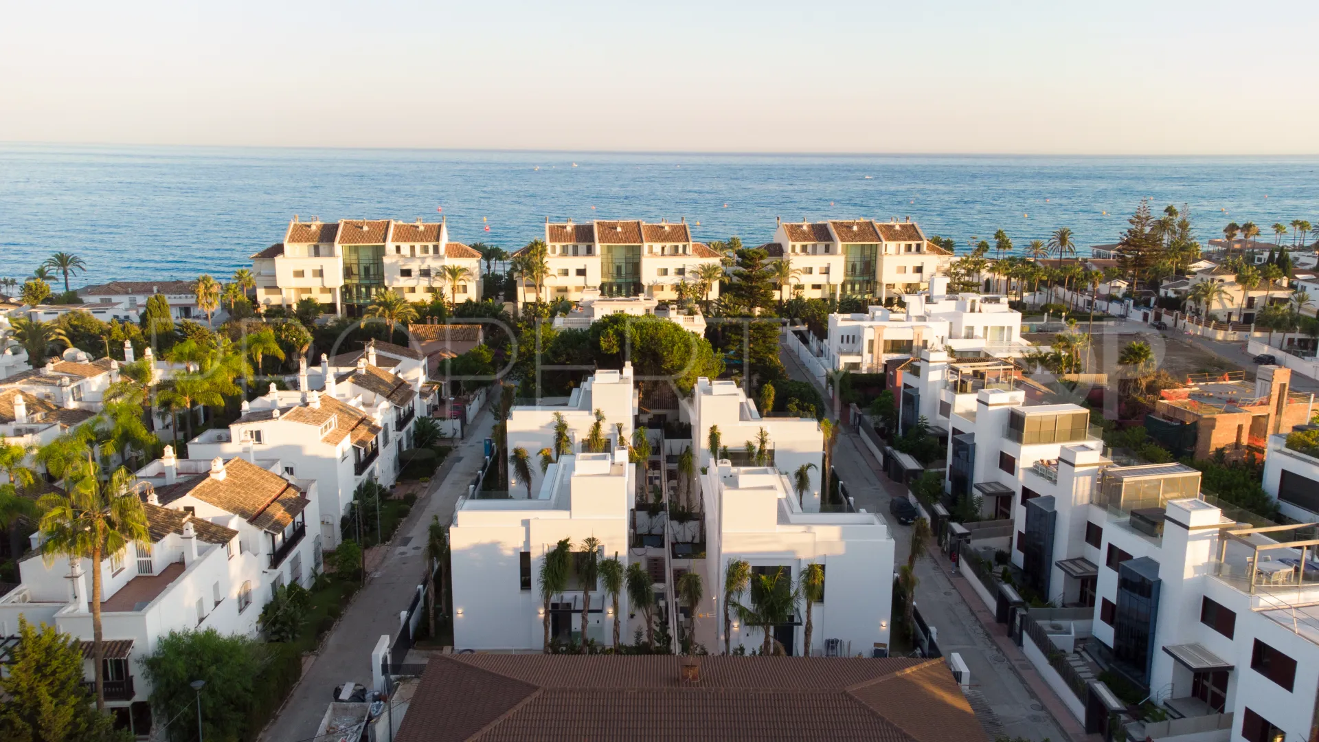 Se vende villa en Rio Verde Playa con 4 dormitorios