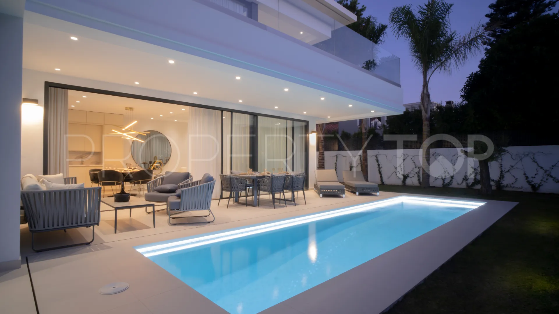 Se vende villa en Rio Verde Playa con 4 dormitorios