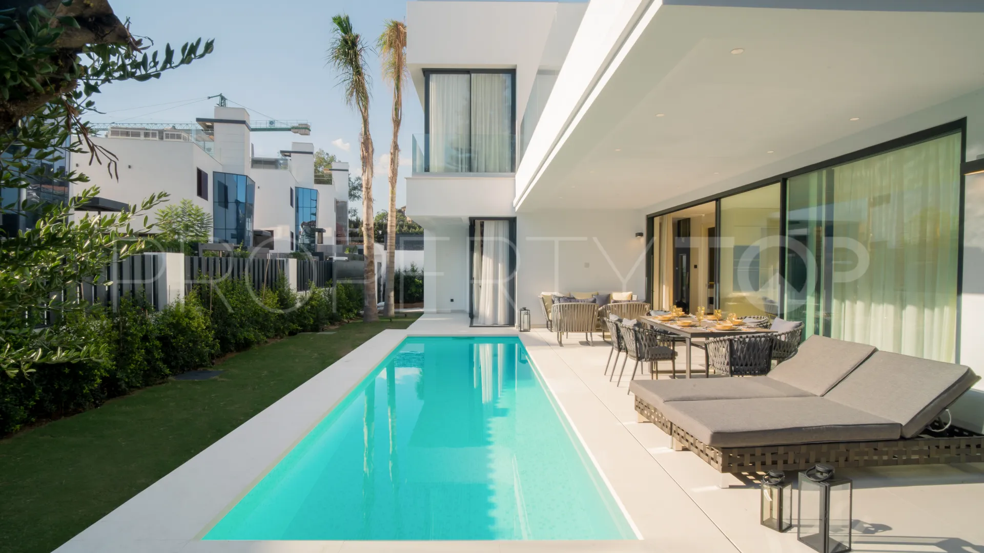 Se vende villa en Rio Verde Playa con 4 dormitorios