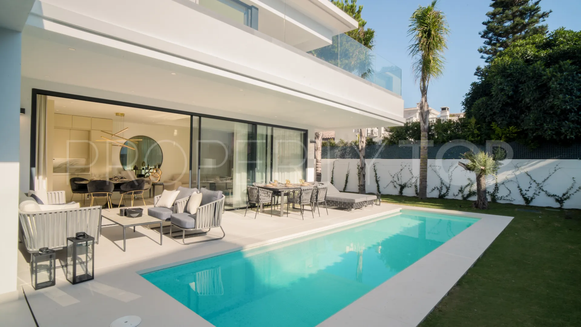 Se vende villa en Rio Verde Playa con 4 dormitorios