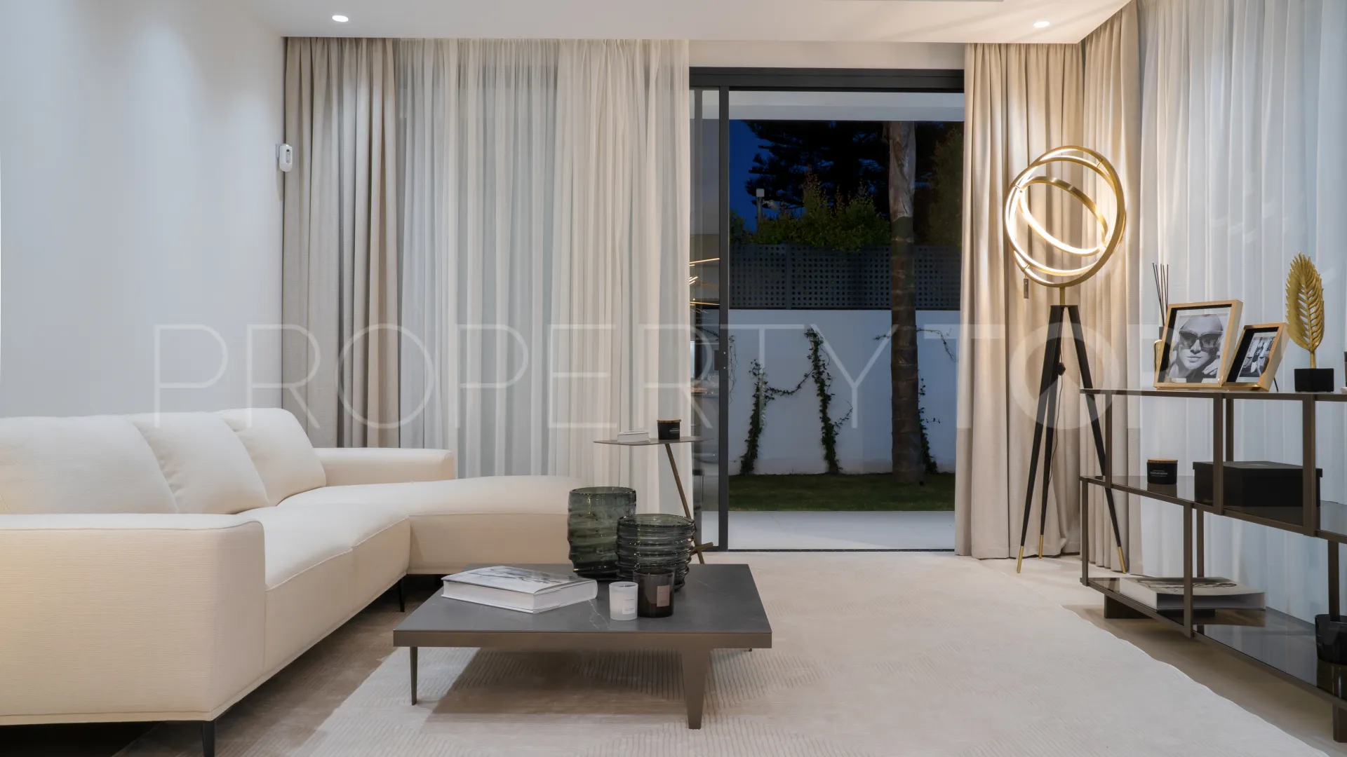 Se vende villa en Rio Verde Playa con 4 dormitorios