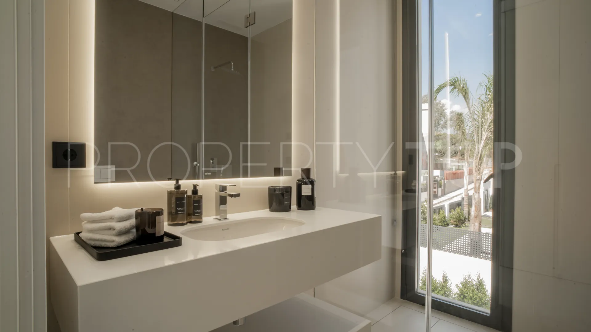 Se vende villa en Rio Verde Playa con 4 dormitorios
