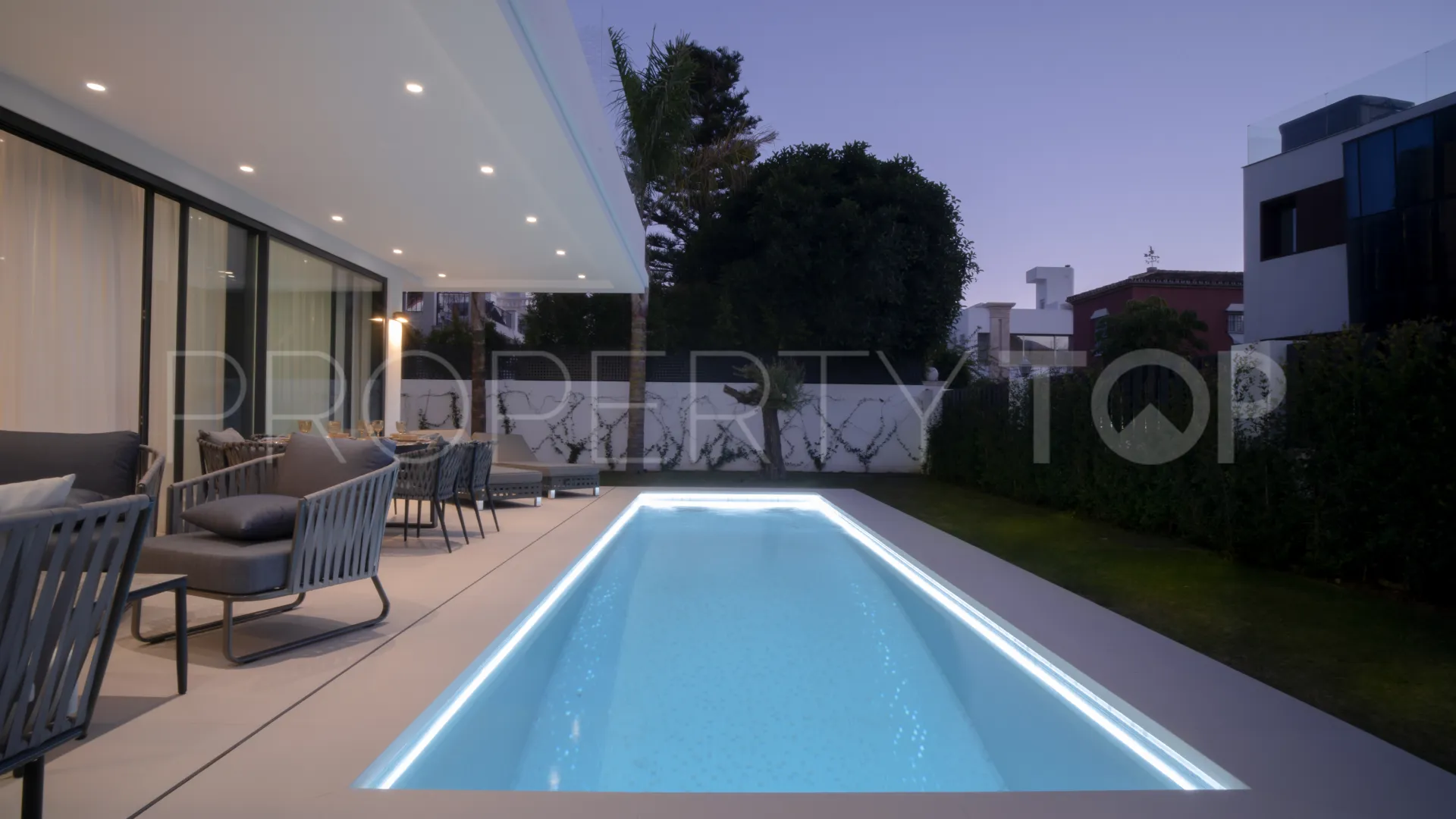 Se vende villa en Rio Verde Playa con 4 dormitorios