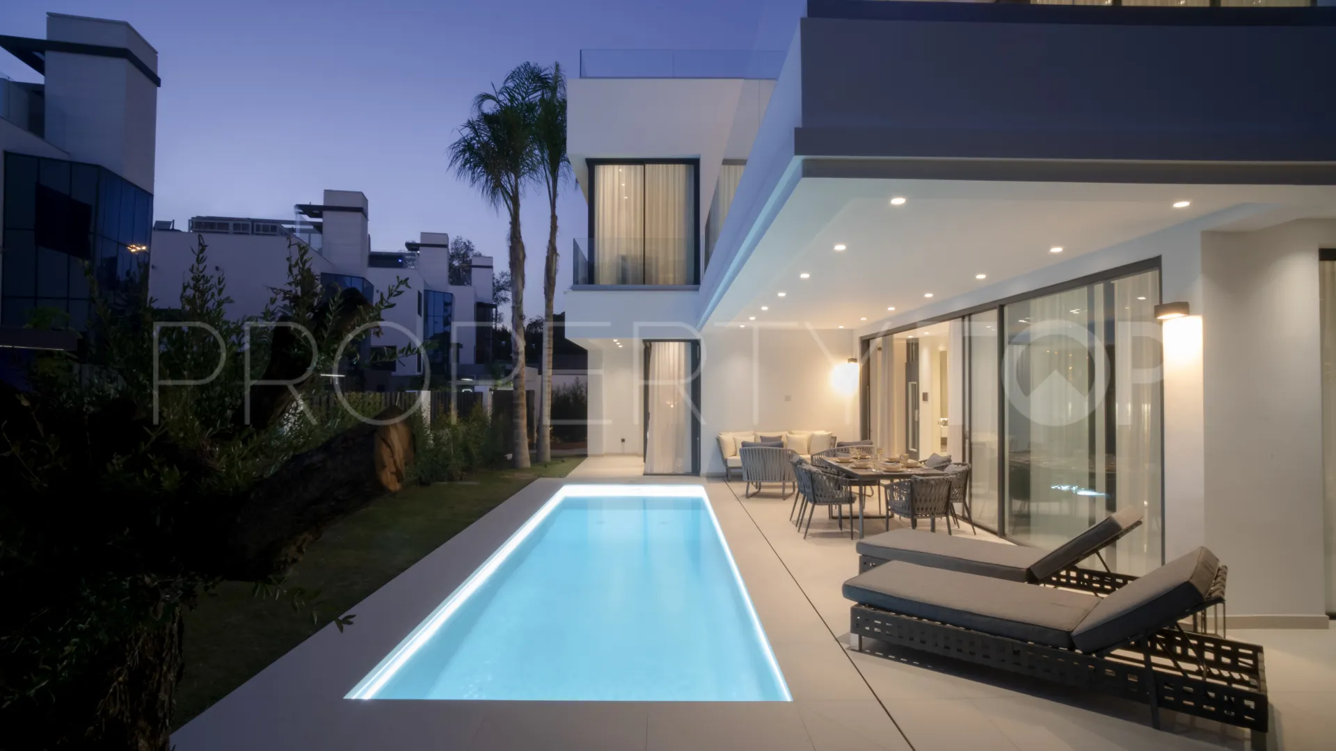 Se vende villa en Rio Verde Playa con 4 dormitorios