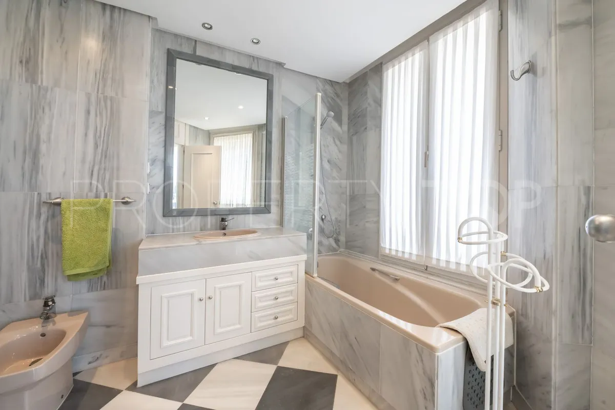 Apartment with 3 bedrooms for sale in Marbella City
