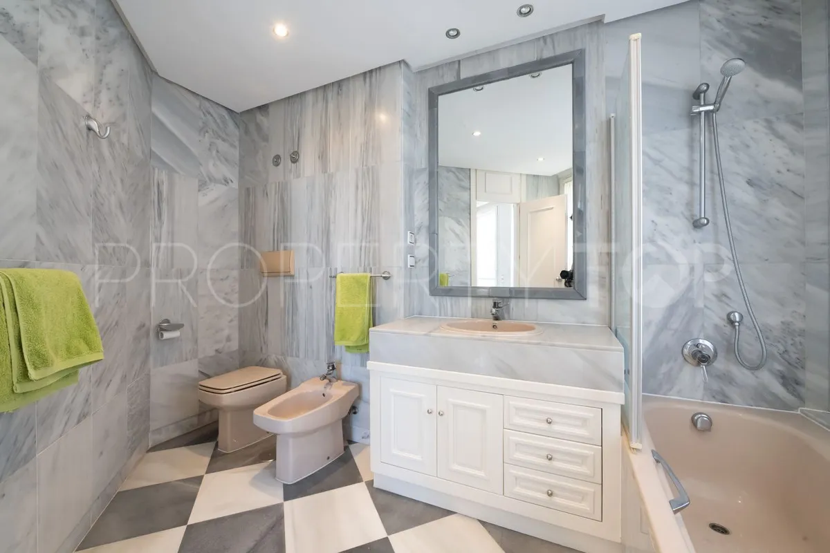 Apartment with 3 bedrooms for sale in Marbella City