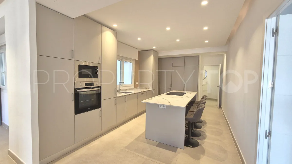 For sale apartment with 4 bedrooms in Marbella City