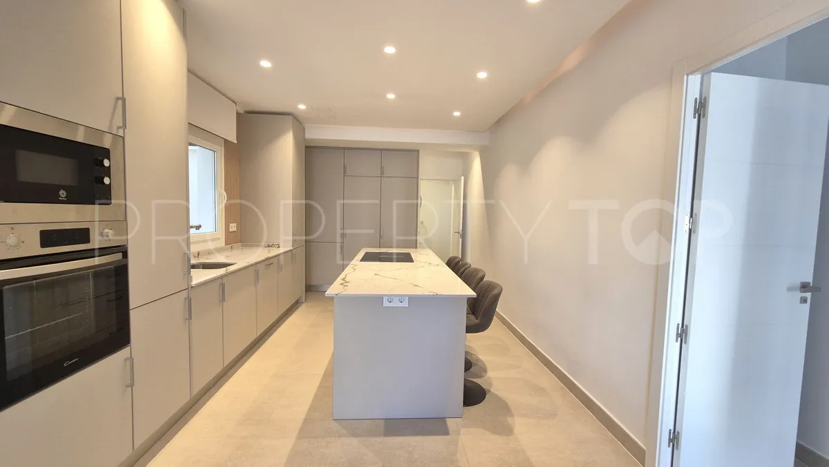 For sale apartment with 4 bedrooms in Marbella City