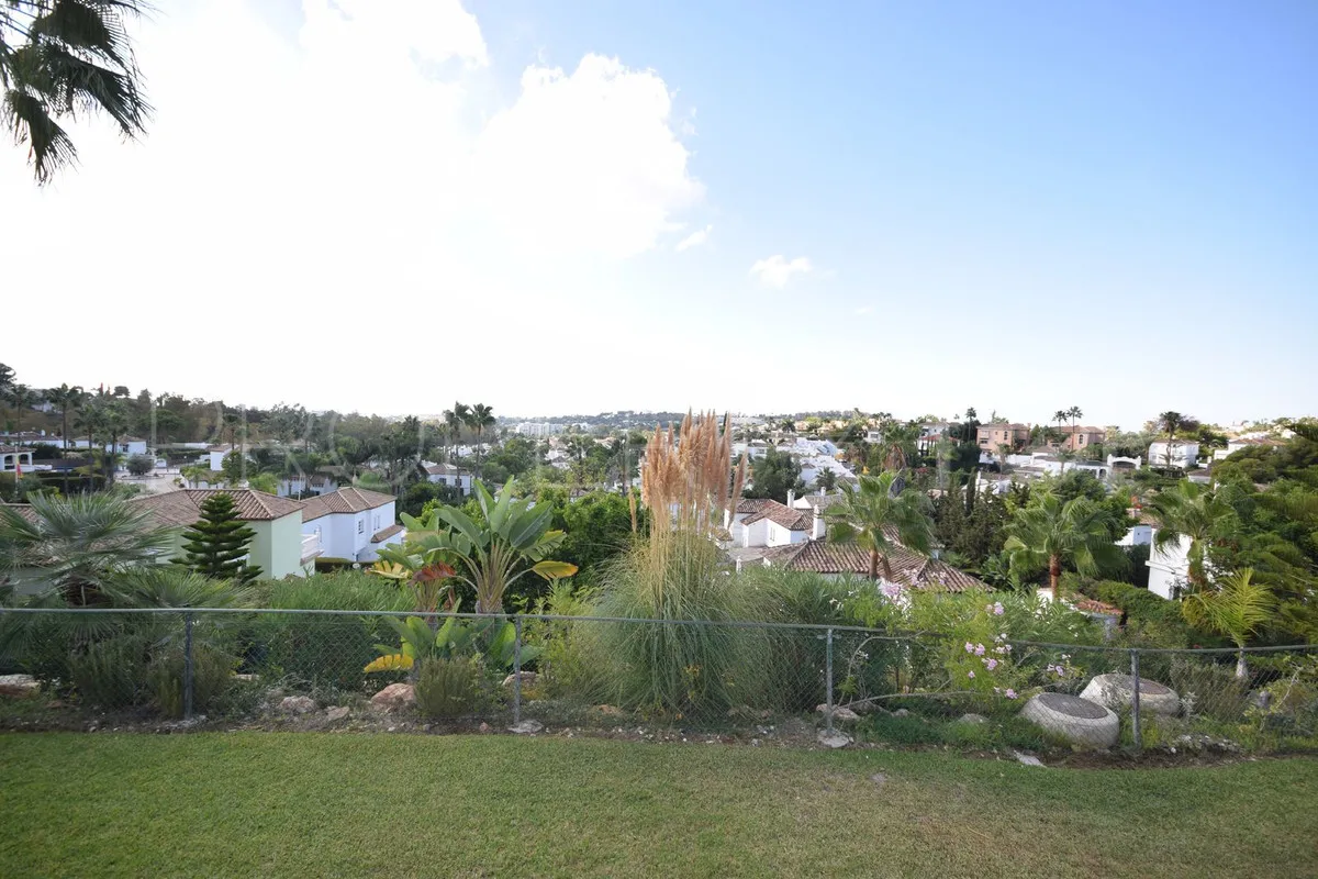 3 bedrooms Nueva Andalucia ground floor apartment for sale