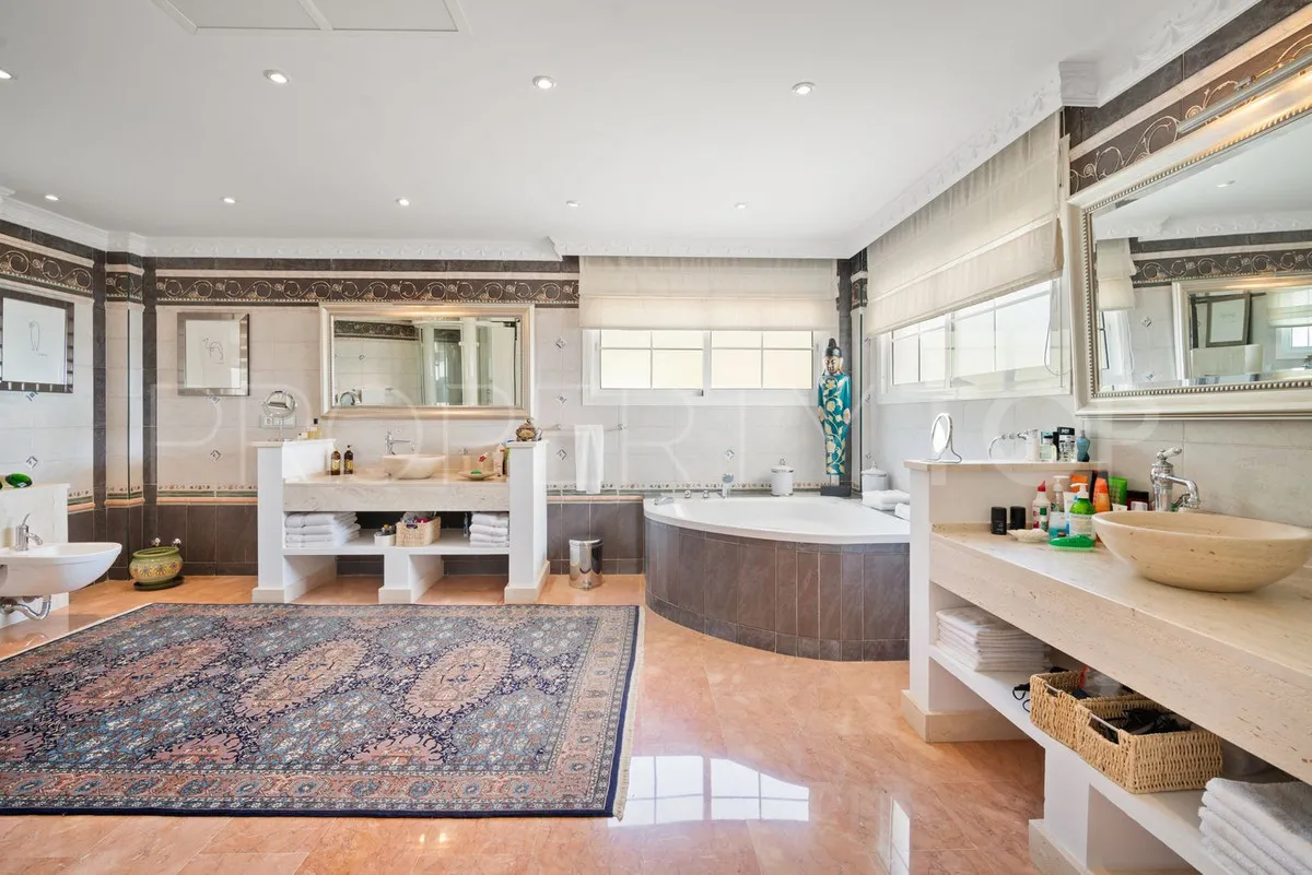 For sale villa with 6 bedrooms in Benahavis