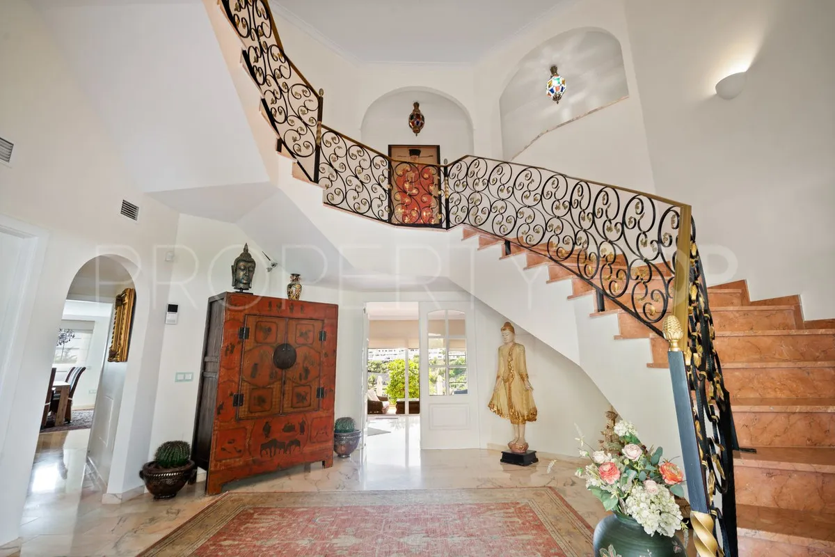 For sale villa with 6 bedrooms in Benahavis