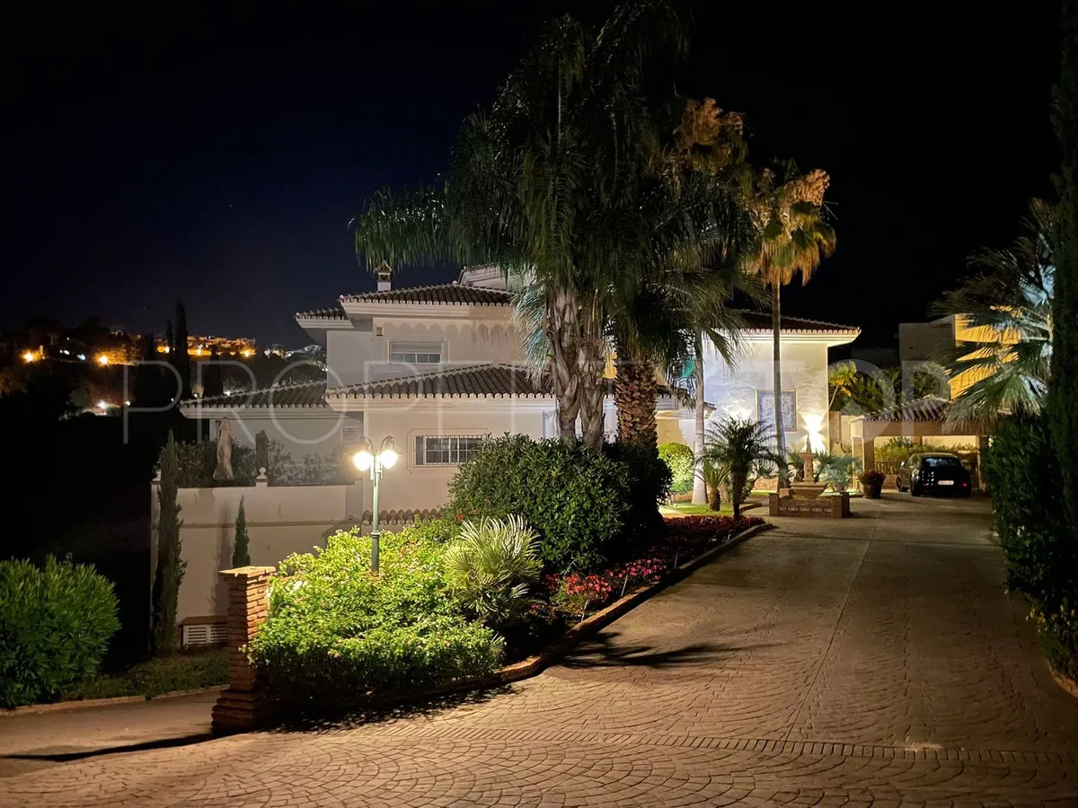 For sale villa with 6 bedrooms in Benahavis