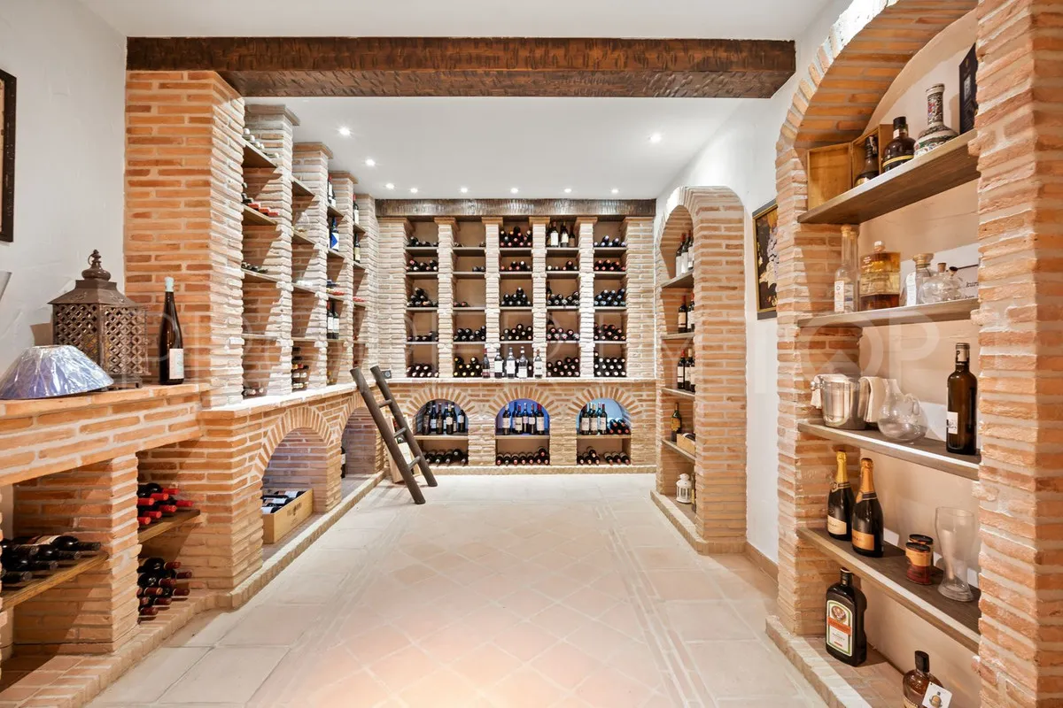 For sale villa with 6 bedrooms in Benahavis