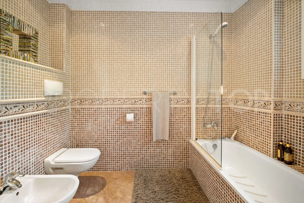For sale villa with 6 bedrooms in Benahavis