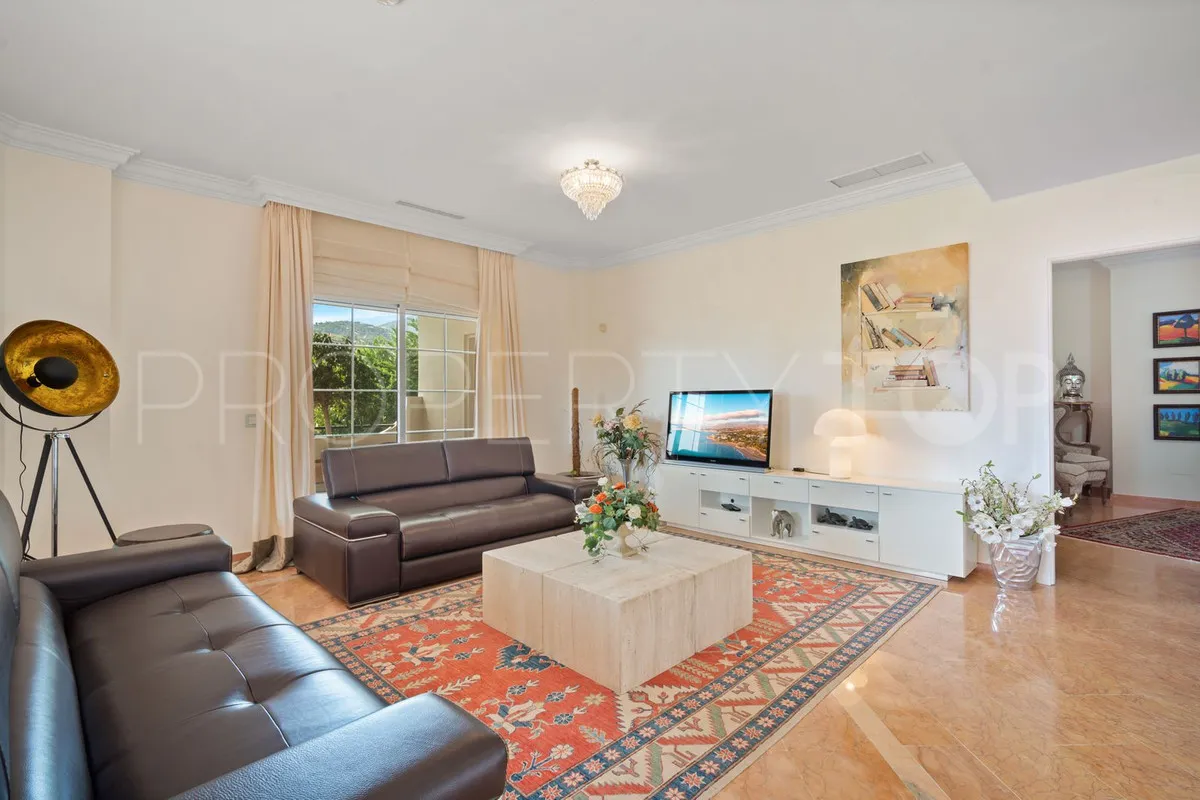 For sale villa with 6 bedrooms in Benahavis