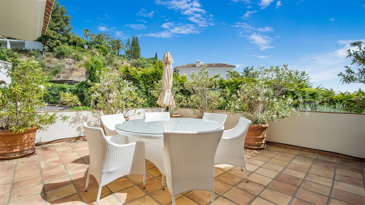 For sale villa with 6 bedrooms in Benahavis