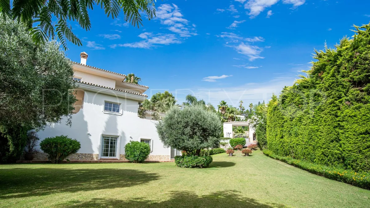 For sale villa with 6 bedrooms in Benahavis
