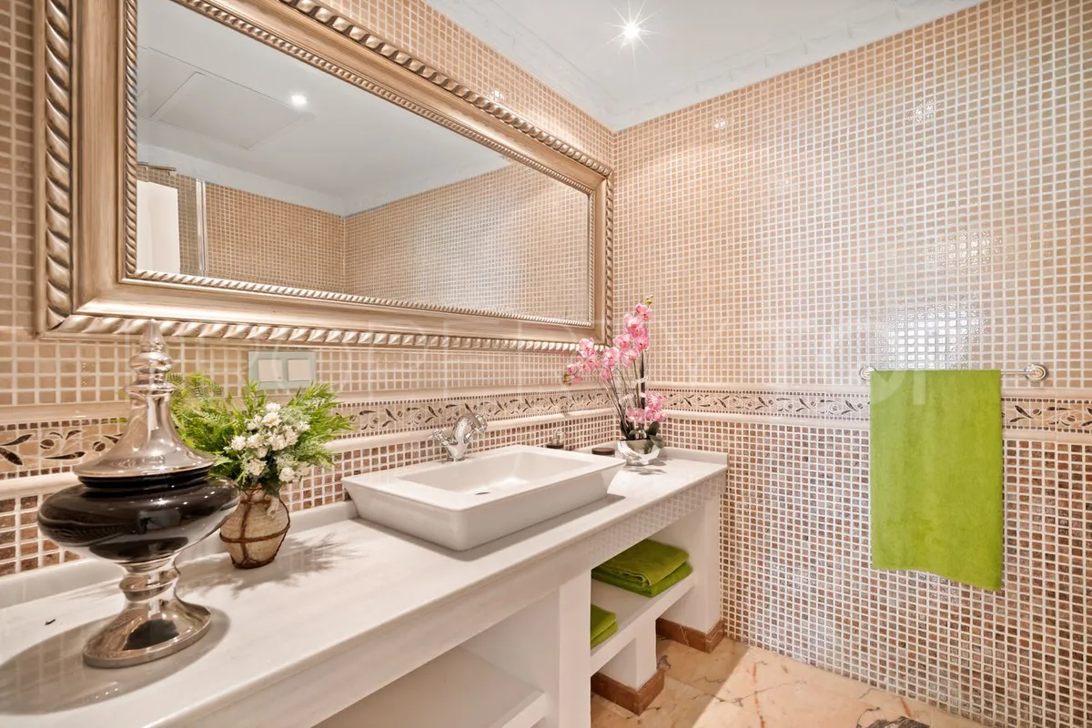 For sale villa with 6 bedrooms in Benahavis