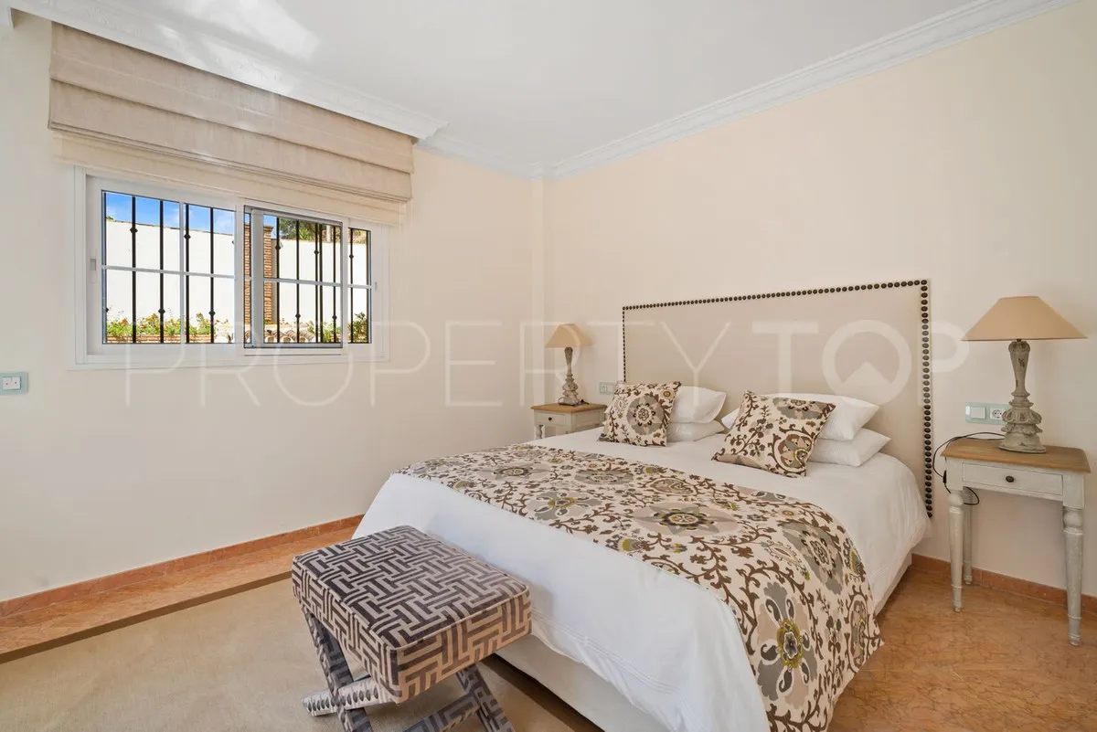 For sale villa with 6 bedrooms in Benahavis