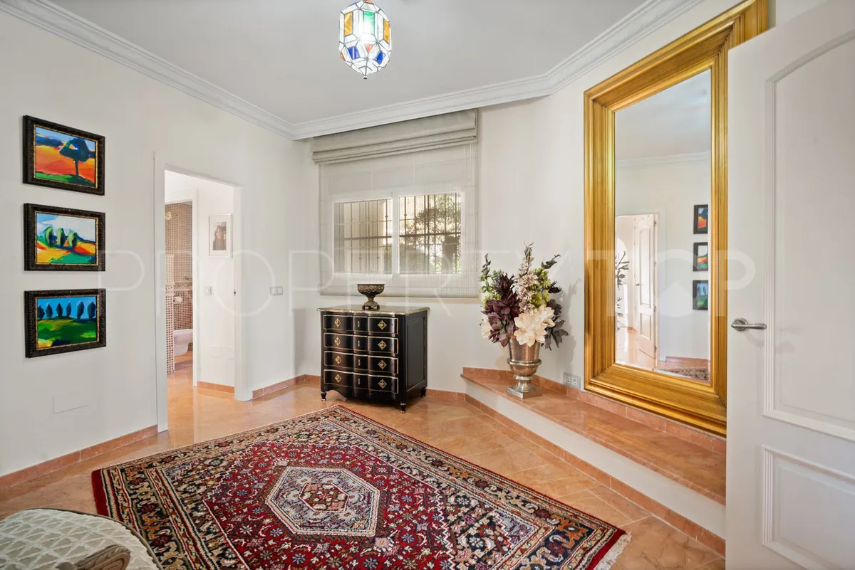 For sale villa with 6 bedrooms in Benahavis