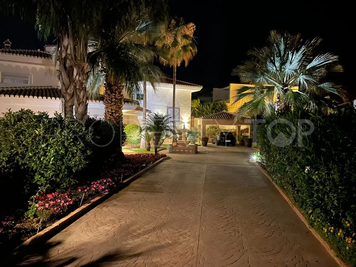 For sale villa with 6 bedrooms in Benahavis