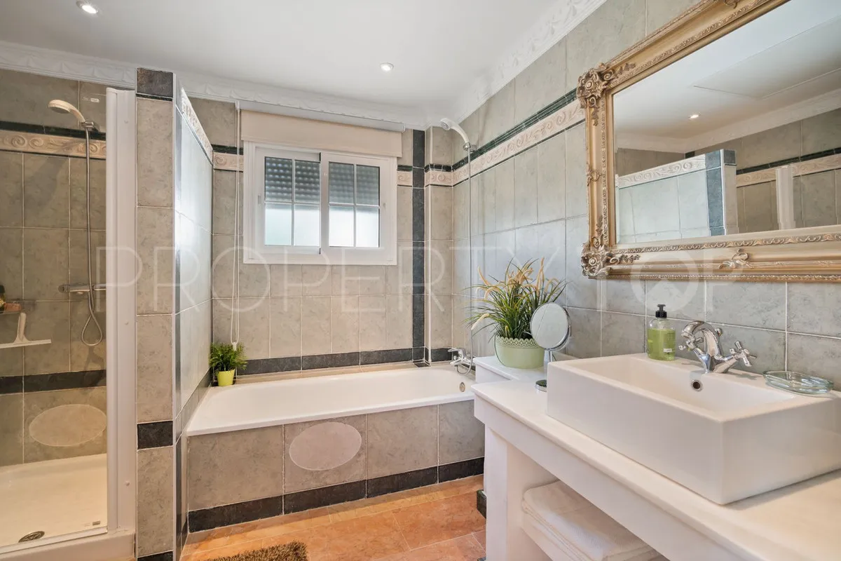 For sale villa with 6 bedrooms in Benahavis