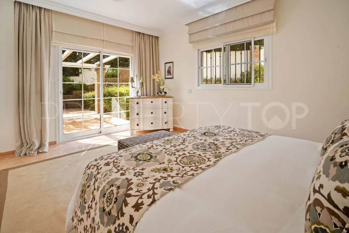 For sale villa with 6 bedrooms in Benahavis