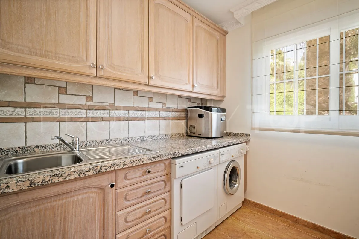 For sale villa with 6 bedrooms in Benahavis