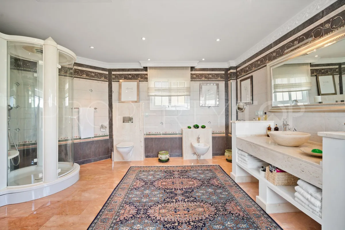 For sale villa with 6 bedrooms in Benahavis