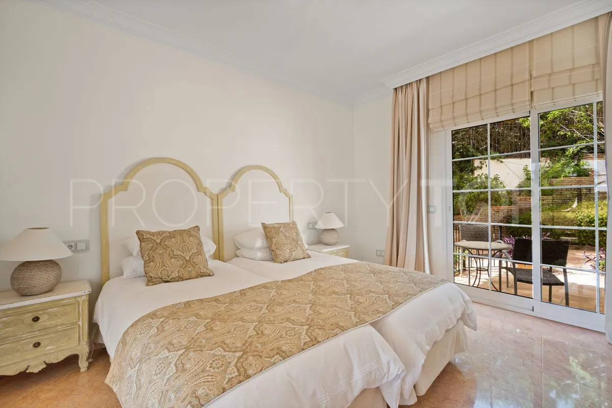 For sale villa with 6 bedrooms in Benahavis