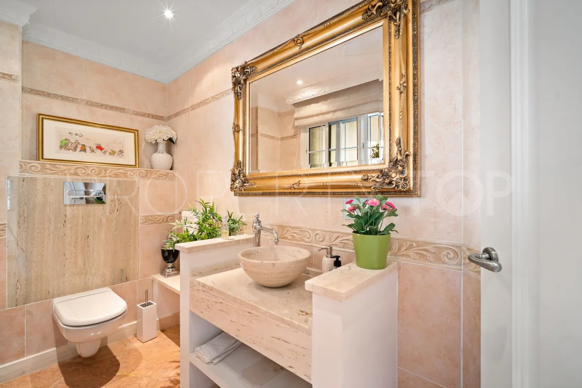 For sale villa with 6 bedrooms in Benahavis