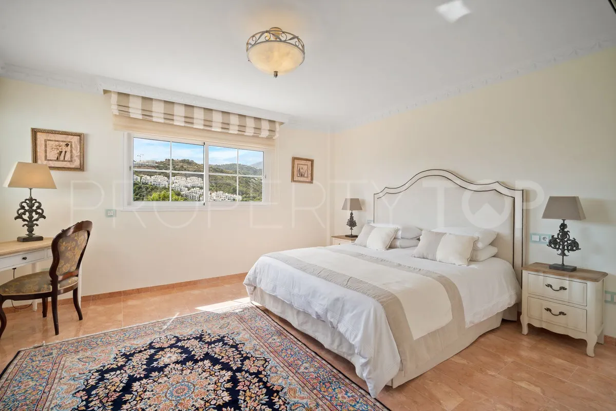For sale villa with 6 bedrooms in Benahavis