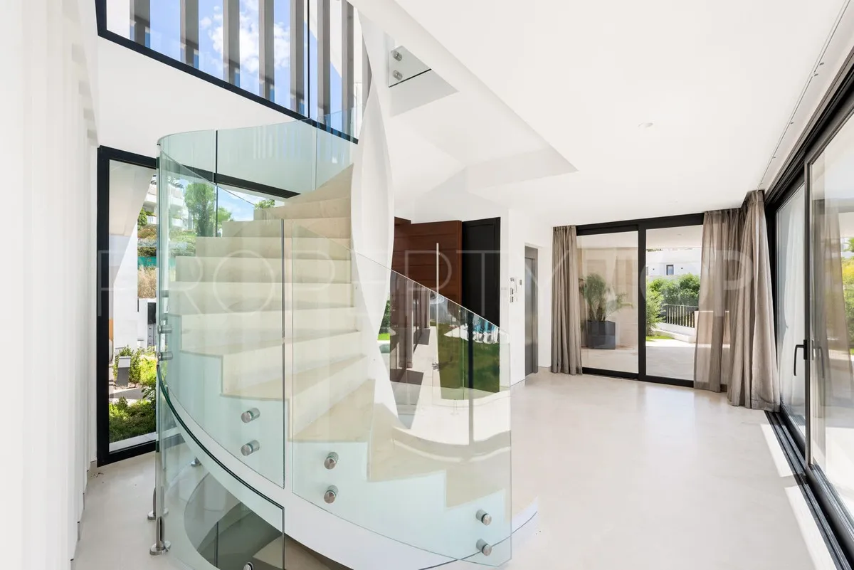 Villa en venta con 5 dormitorios en Benahavis
