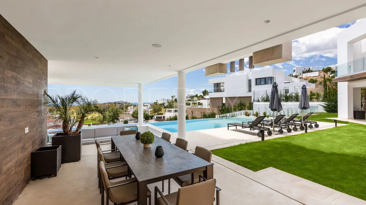 Villa en venta con 5 dormitorios en Benahavis