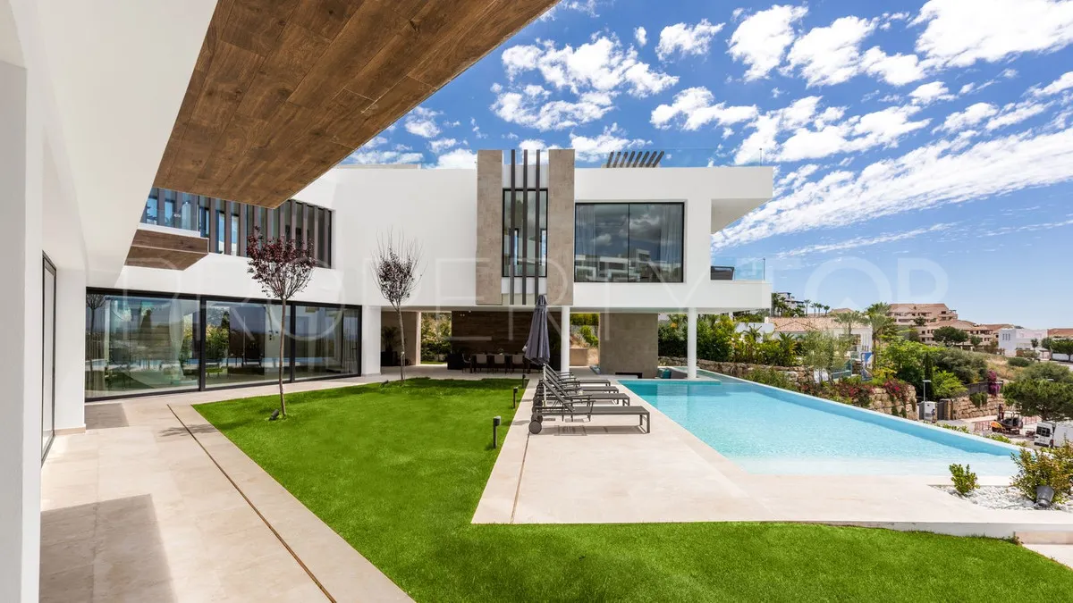 Villa en venta con 5 dormitorios en Benahavis
