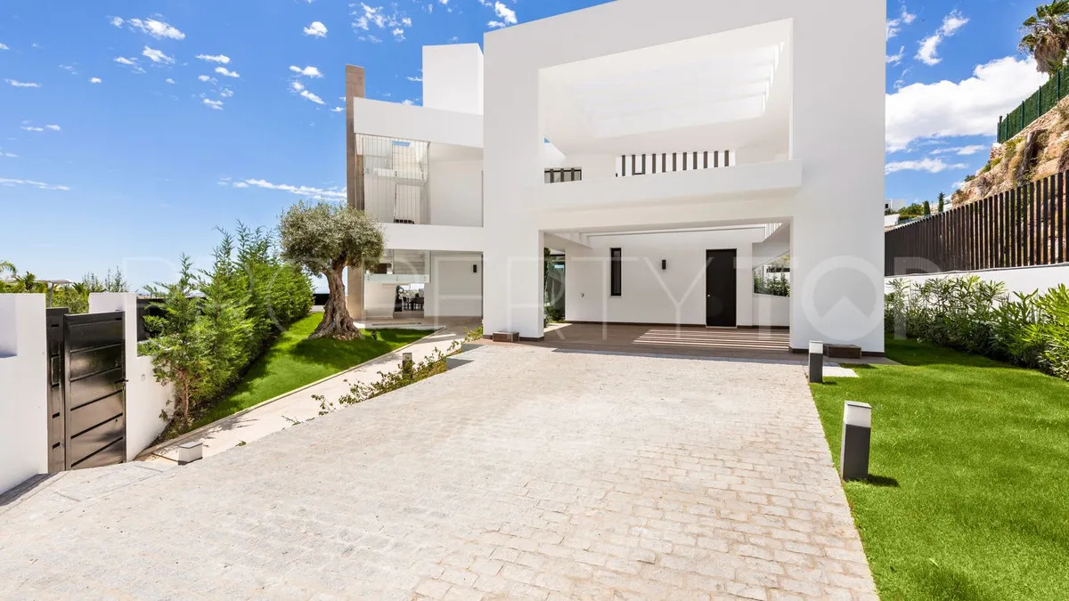 Villa en venta con 5 dormitorios en Benahavis